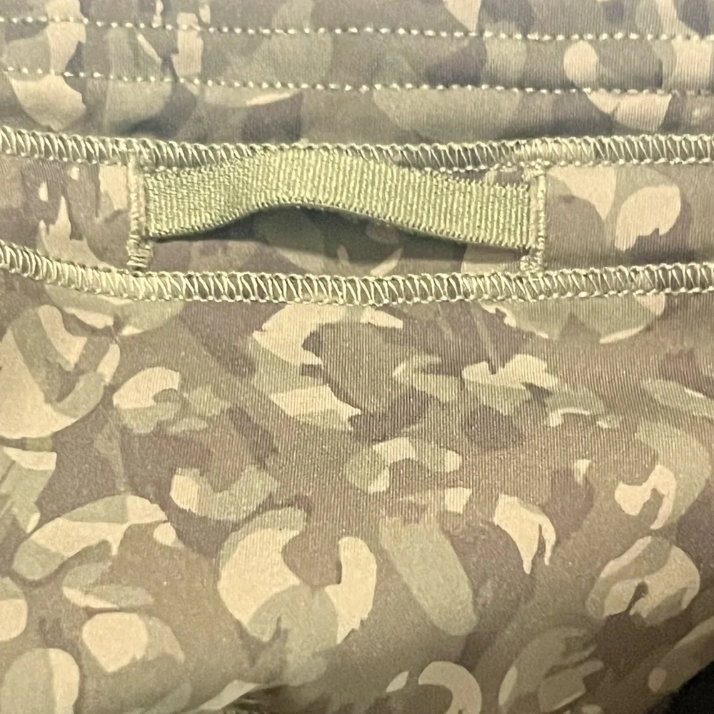 🍋LIKE NEW Lululemon Base Pace HR Tight 25" - Intertwined Camo Medium Olive - 6 - Picture 4 of 14